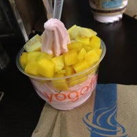 Foto tomada en Amantes del Yogurt · Nutrisa  por Jazmin G. el 3/31/2012