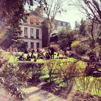 Photo taken at Jardin de Sciences Po by Chloé B. on 3/12/2012