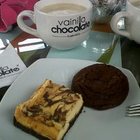 Photo taken at Vainilla Chocolate Repostería by Magu M. on 7/15/2012