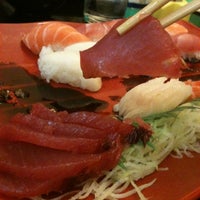 Photo taken at Flying Sushi by Vitor Massao K. on 2/16/2012
