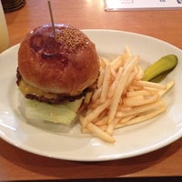 Photo taken at Café La Fresca: Homemade Hamburgers &amp;amp; Bar by MukoyChi on 6/16/2012