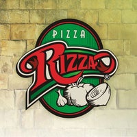 Снимок сделан в Pizza Rizza пользователем Milton M. 7/8/2012