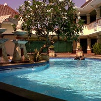 Review Kolam renang graha tirta