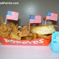 Photo taken at Popeyes Chicken by Fast Food P. on 1/30/2012