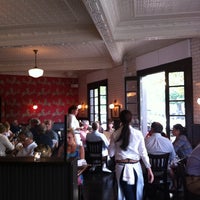 Foto tirada no(a) Almond Restaurant por Donna I. em 7/6/2011
