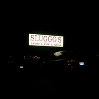 Foto tirada no(a) Sluggo&amp;#39;s Sports Pub and Grill por Corey J. em 10/22/2011