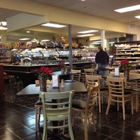12/17/2011にChris C.がLovey&#39;s Natural Foods &amp; Cafeで撮った写真