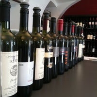 Photo prise au Best Wines Vinothek par Thomas N. le5/7/2011