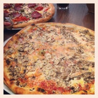 Photo taken at Pizzeria Kaktus by AnaCatanna on 5/6/2012