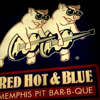 Photo taken at Red Hot &amp;amp; Blue  -  Barbecue, Burgers &amp;amp; Blues by Mark R. on 11/27/2011