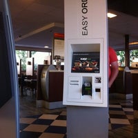 Photo taken at McDonald&amp;#39;s by Ricardo D. on 8/16/2011