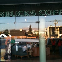 Снимок сделан в Starbucks пользователем cristobal P. 3/23/2012