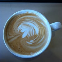 รูปภาพถ่ายที่ Clique Coffee Bar โดย Carissa🌸 M. เมื่อ 5/31/2012