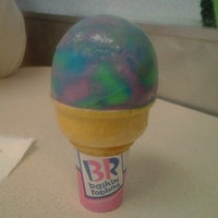 Photo taken at Baskin-Robbins by Edith S. on 7/6/2012