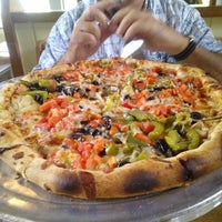 Foto tirada no(a) Island Pizza Restaurant por Corey W. em 8/12/2012