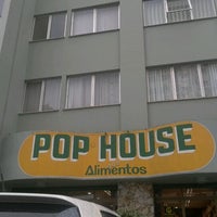 Photo taken at Pop House Alimentos by Aécio L. on 4/28/2012
