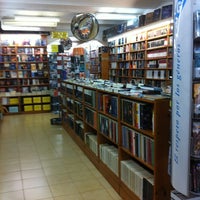 Photo taken at Librería Gigamesh by Antonio T. on 3/10/2012