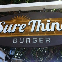 รูปภาพถ่ายที่ Sure Thing Burger โดย Adam Q. เมื่อ 7/2/2012