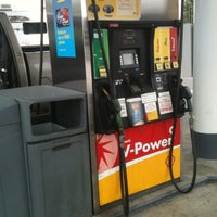 Das Foto wurde bei Shell von Tony 🇺🇸 S. am 5/23/2012 aufgenommen