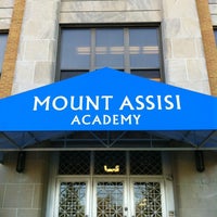 Das Foto wurde bei Mount Assisi Academy von Belmont A. am 4/4/2012 aufgenommen