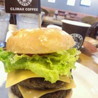 Photo taken at Climax Coffee 北谷ハンビー店 by MEGU on 7/5/2012