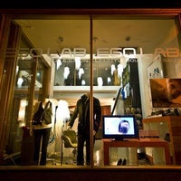 3/12/2012 tarihinde Mezo R.ziyaretçi tarafından Therapi Hair Studio &amp;amp; Barber Next Door'de çekilen fotoğraf