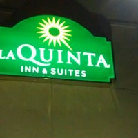 รูปภาพถ่ายที่ La Quinta Inn &amp;amp; Suites Bannockburn-Deerfield โดย Todd M. เมื่อ 6/15/2012