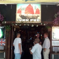 Снимок сделан в The Junk Pub пользователем Walter B. 6/12/2012