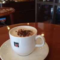 Photo taken at Doutor Coffee Shop by Shigeko T. on 5/5/2012