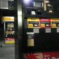 Foto diambil di Shell oleh Brandon B. pada 3/20/2012