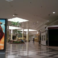 Foto tomada en Lakeland Square Mall  por Carol Z. el 4/18/2012