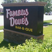 รูปภาพถ่ายที่ Famous Dave&#39;s โดย Jorgette Joanne เมื่อ 4/21/2012