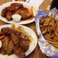 2/26/2012にShaggy N.がBWB - Buffalo Wings &amp; Beerで撮った写真