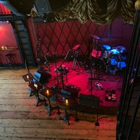 Foto diambil di Rockwood Music Hall, Stage 2 oleh Reyner C. pada 5/8/2022