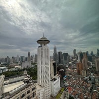 Foto diambil di Shanghai Marriott Hotel City Centre oleh Sanq L. pada 10/18/2021