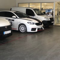 Foto tirada no(a) Kocaeli Yılmazlar Otomotiv Fiat por Onur Y. em 6/6/2018