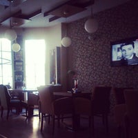 Foto scattata a Norfolk Cafe &amp;amp; Restaurant da Birgül A. il 12/9/2012