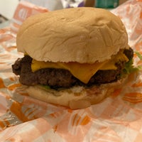 รูปภาพถ่ายที่ Orange Burger โดย Rafael L. เมื่อ 12/16/2019
