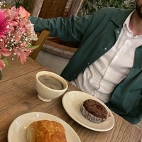 Photo taken at Le Pain Quotidien by Yahäira N. on 7/23/2022