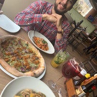 Photo taken at California Pizza Kitchen by Yahäira N. on 9/17/2019