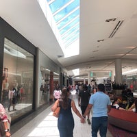 Photo taken at Apple Dadeland by MA on 8/2/2019