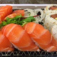 Foto tomada en Itacho Sushi  por KT L. el 12/17/2014