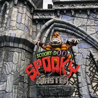 Foto tirada no(a) Scooby-Doo Spooky Coaster por Nick S. em 4/29/2018