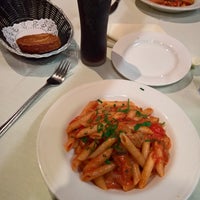 Foto scattata a Sorrento Restaurant da Nick S. il 4/28/2017