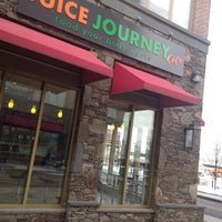 Foto tirada no(a) Juice Journey Cafe por Nora L. em 2/10/2015