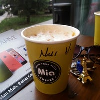 Foto tirada no(a) Mia Coffee por Nur M. em 9/29/2013