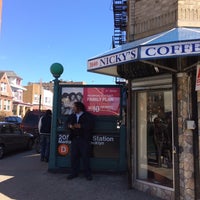 Foto tomada en Nicky&amp;#39;s Coffee Shop  por Michael H. el 3/21/2014