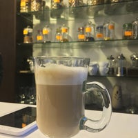 2/10/2017 tarihinde Selim Y.ziyaretçi tarafından Bilge Sahaf Kitap &amp;amp; Cafe'de çekilen fotoğraf
