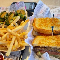 Photo taken at The Habit Burger Grill by Vinh on 2/19/2022