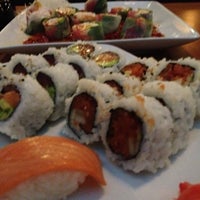 Foto tomada en MK&amp;#39;s Sushi  por Becky H. el 11/22/2012